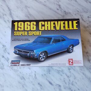 1966 SUPER SPORT CHEVELLE 1/25 MODEL KIT 1998 LINDBERG SCALE MODEL 72181